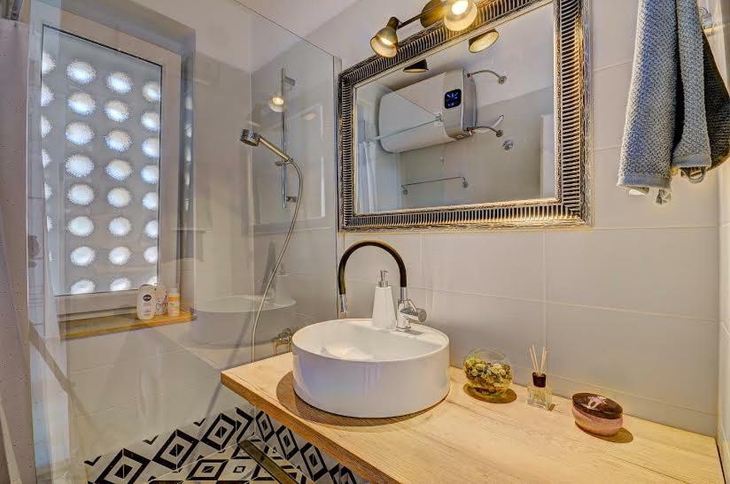 Lola App In City Center, 4+1 Pax Apartment *